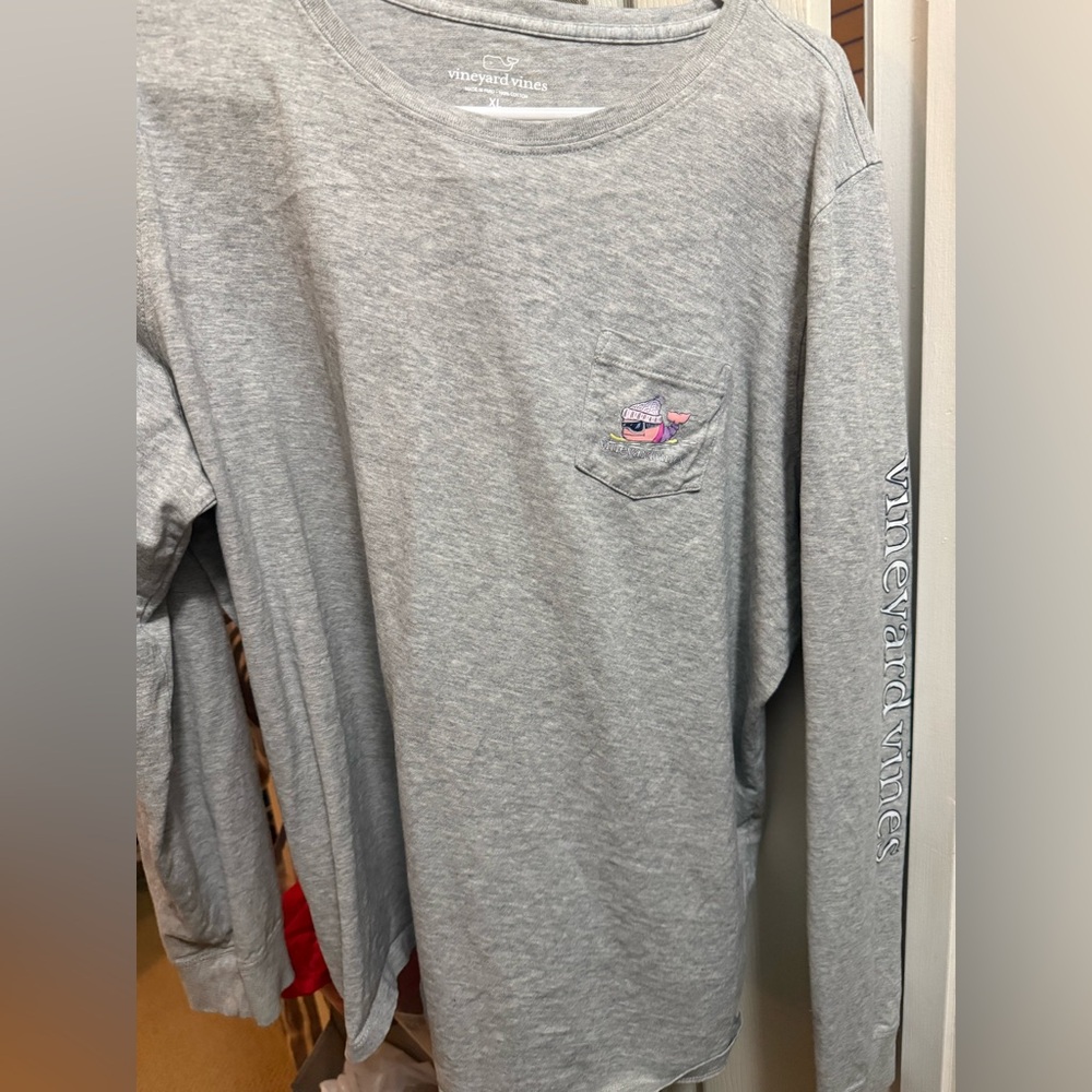 Women’s long sleeve Vineyard Vines XL tee like new